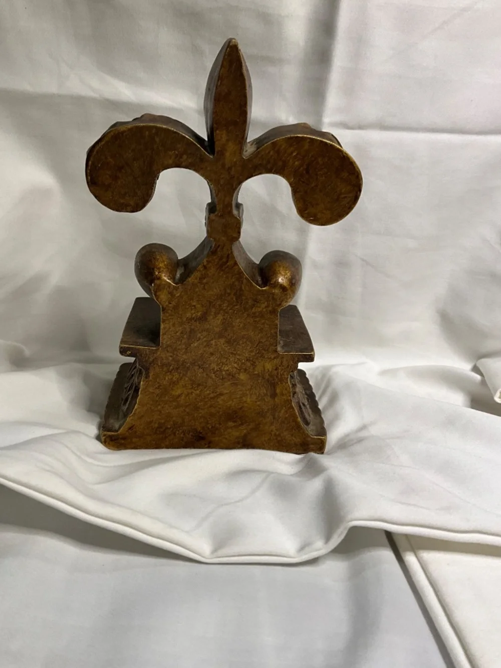 Vintage Ornate Resin Fleur-de-Lis Single Bookend – Antique Gold/Bronze Finish